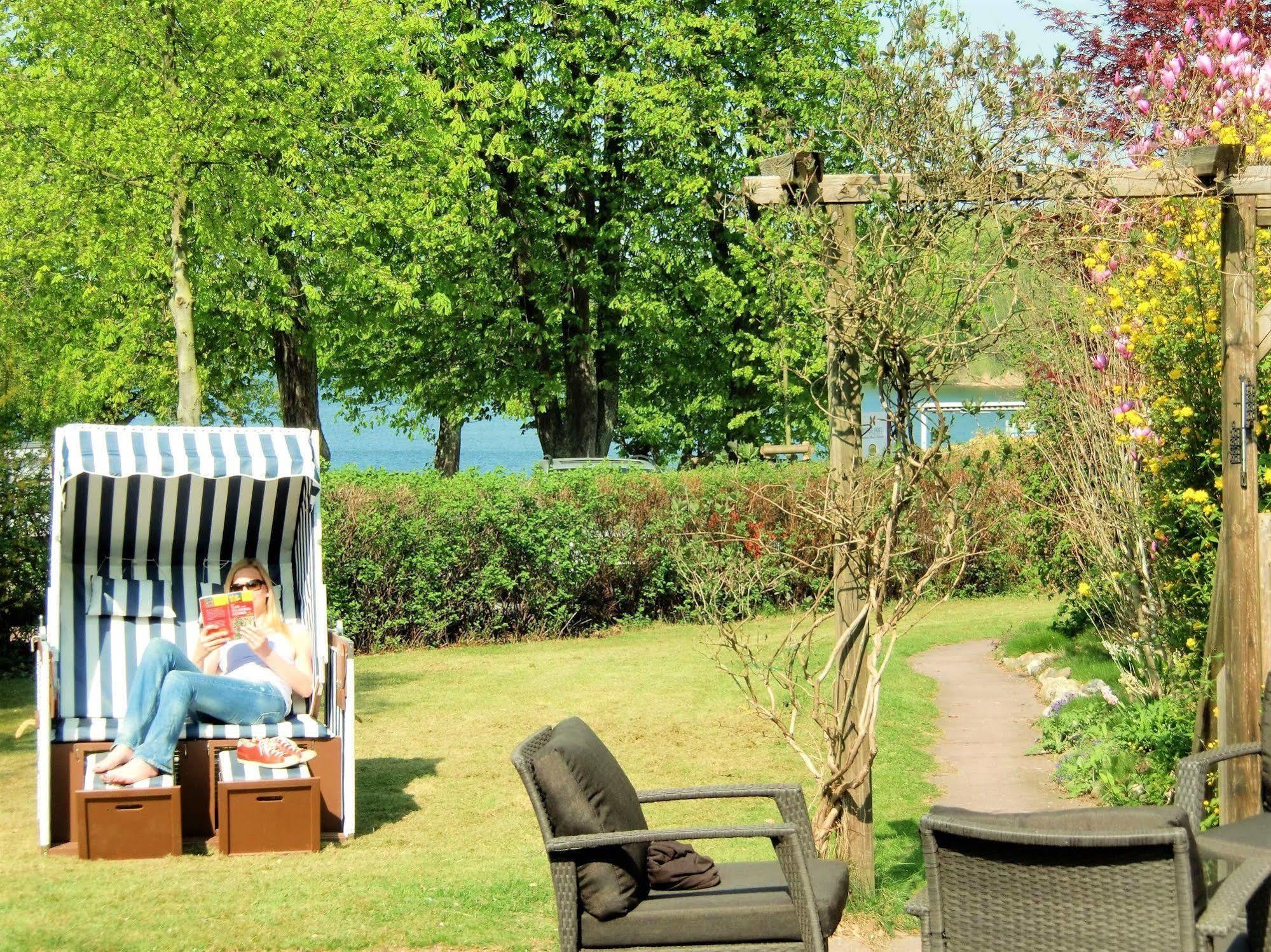 Hotel Holsteinische Schweiz Am Dieksee Malente Bagian luar foto